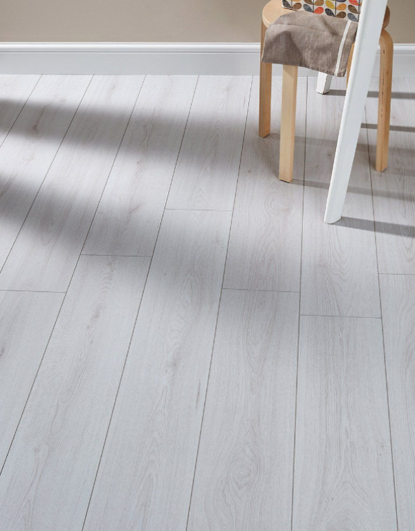 Lantai Berlapis Laminasi Berwarna Putih